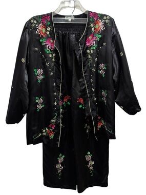 50s Vintage Chinese Black Silk Embroidered Two-Piece Set with Floral Accents